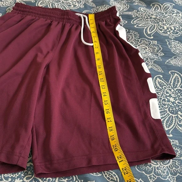 Men's NIKE maroon Athletic Shorts- L - Picture 3 of 5